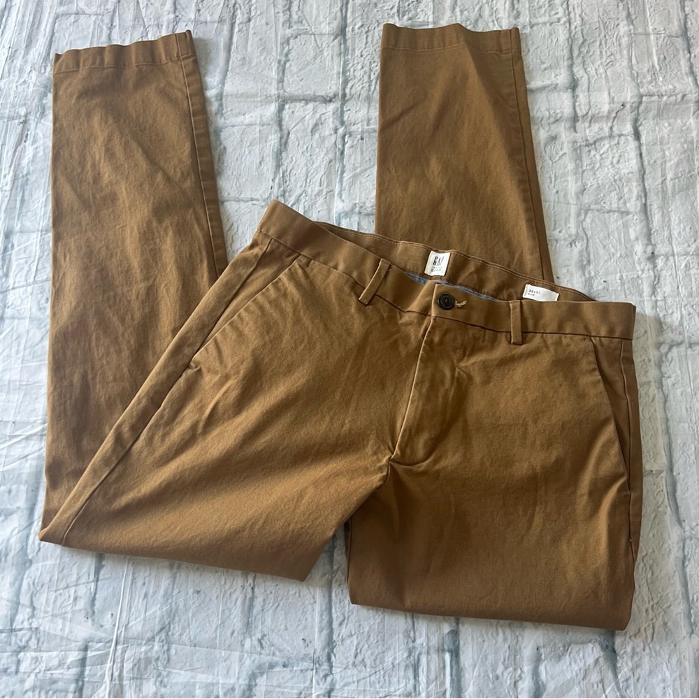 GAP Slim Khaki Pants 33x32